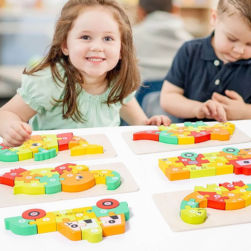 Deux enfants jouent ensemble puzzle 3D bois chiffres animaux colorés - cadeau anniversaire Noël enfant 2-4 ans - Atelier Puzzle
