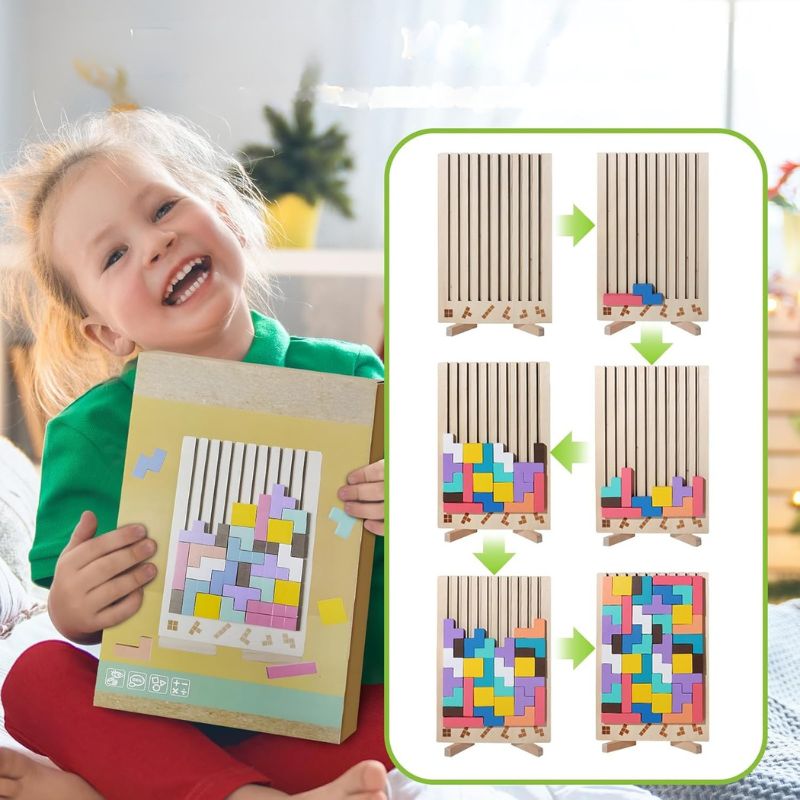 Petite fille heureuse tient coffret puzzle Tetris bois cadeau Noël anniversaire enfant - jouet éducatif prêt à offrir - Atelier Puzzle