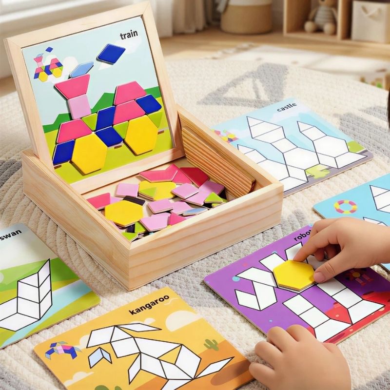 Boîte tangram magnétique bois ouverte plateau train pièces colorées cartes défis sol - jeu logique enfant 4-8 ans - Atelier Puzzle