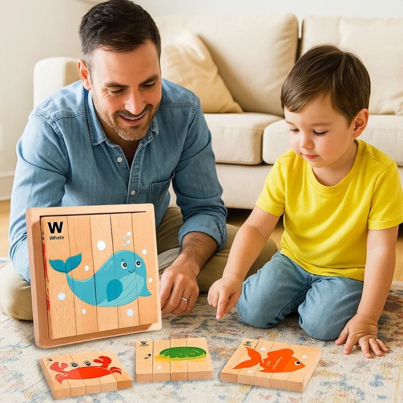 Papa et fils concentres assis par terre plateau puzzle bois baleine assemblee crabe poisson devant - jeu educatif famille enfant - Atelier Puzzle