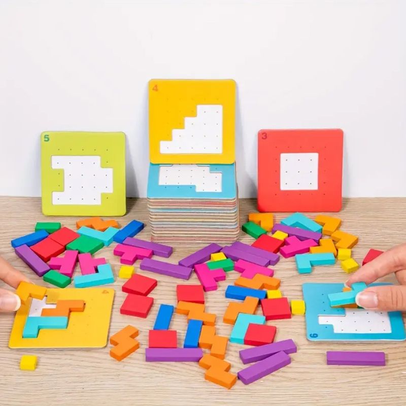 Pile 20 cartes défis colorées puzzle Tetris bois niveaux 3 4 5 6 pièces blocs éparpillés mains - jeu logique solo compétition 2 joueurs enfant - Atelier Puzzle