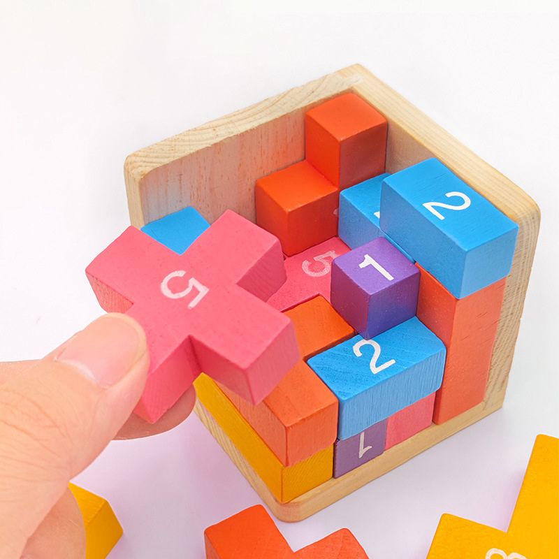 Puzzle 3D blocs bois colorés assemblés vue de face - jeu logique éducatif enfant - Atelier Puzzle